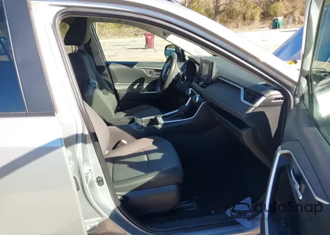 2022 Toyota Rav4 Xle z USA, uszkodzony, nr VIN 2T3P1RFV3NW300041